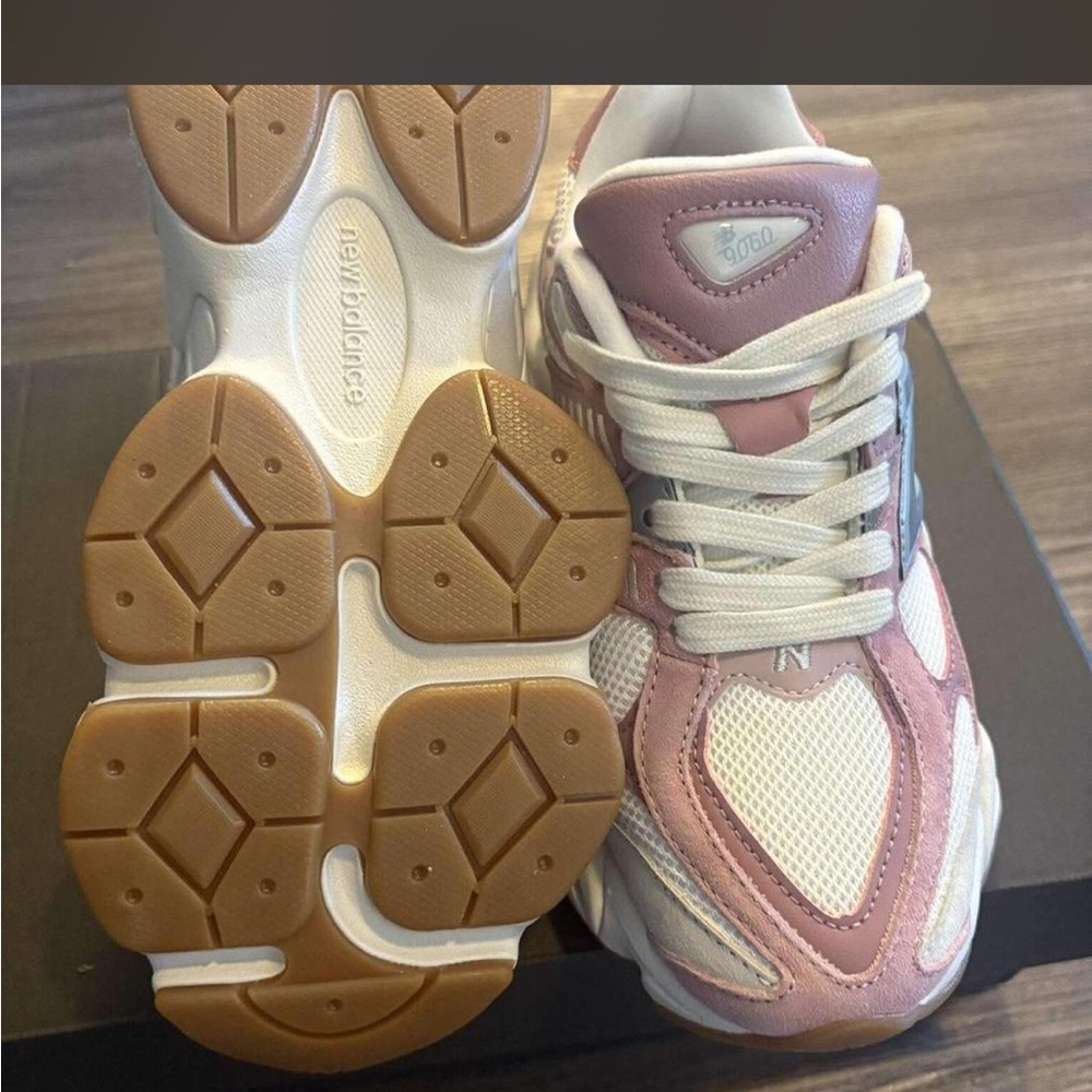 New Balance 9060 Rose Pink - Picture 2 of 4